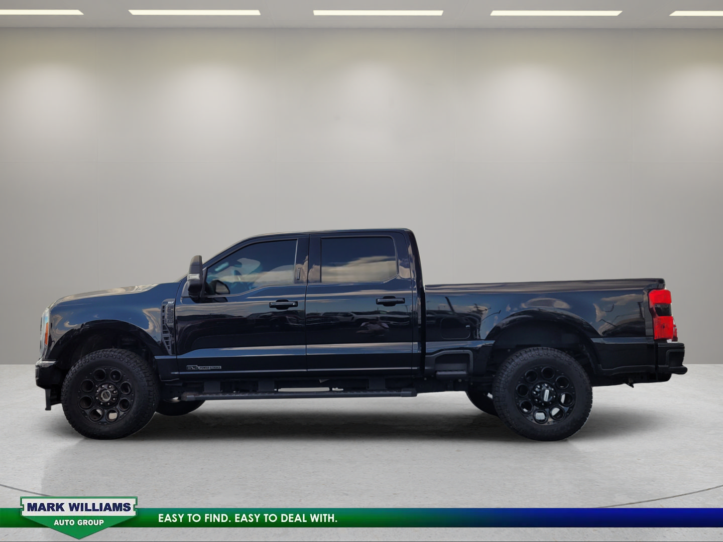 Used 2023 Ford F250 XLT w/ Black Appearance Package AWD/4WD image 7