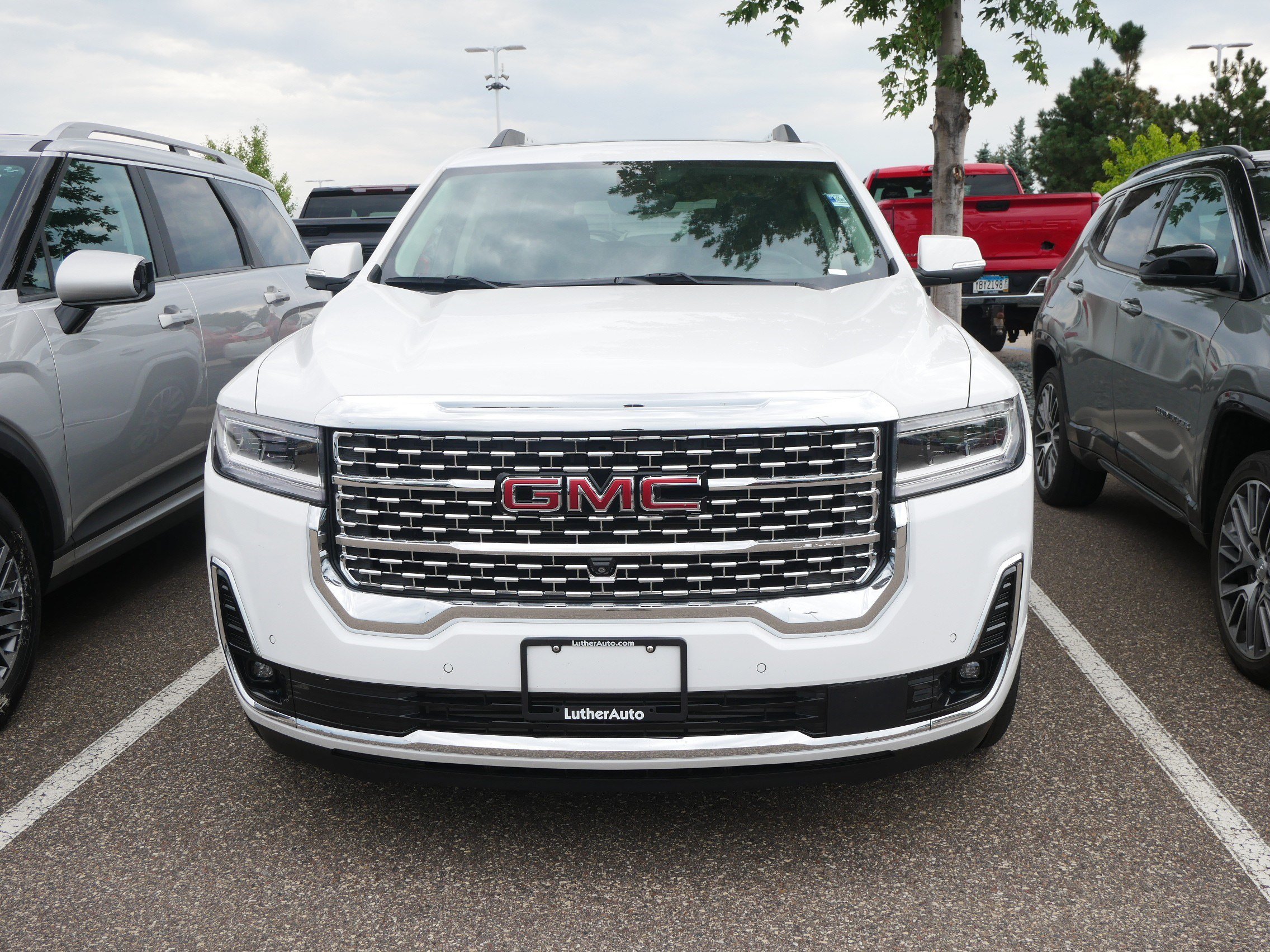 Used 2023 GMC Acadia Denali w/ Denali Ultimate Package AWD/4WD image 2