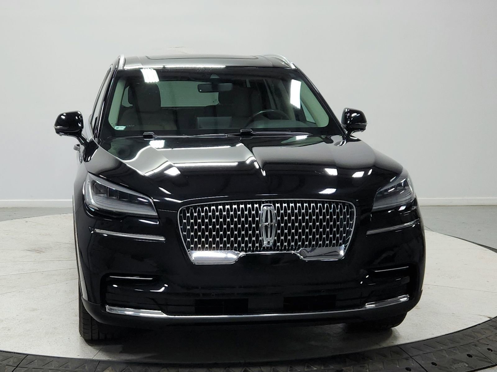 Used 2023 Lincoln Aviator Reserve w/ Elements Package Plus image 2