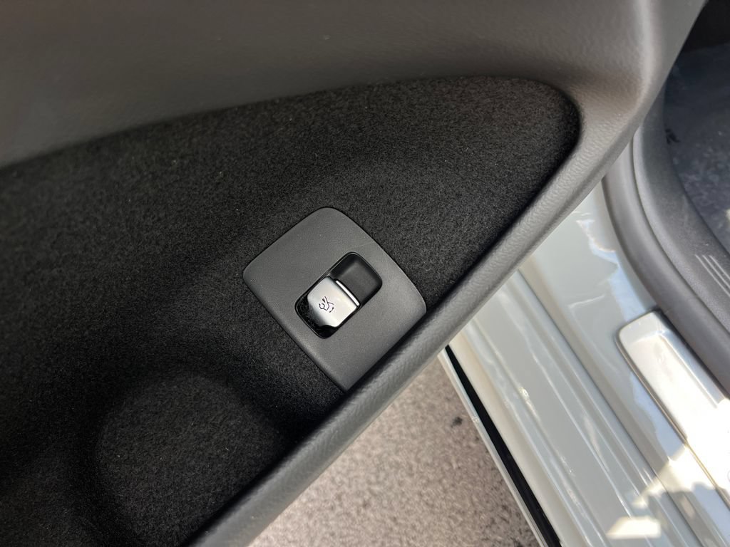 New 2026 Mercedes-Benz E 350 4MATIC Sedan image 13