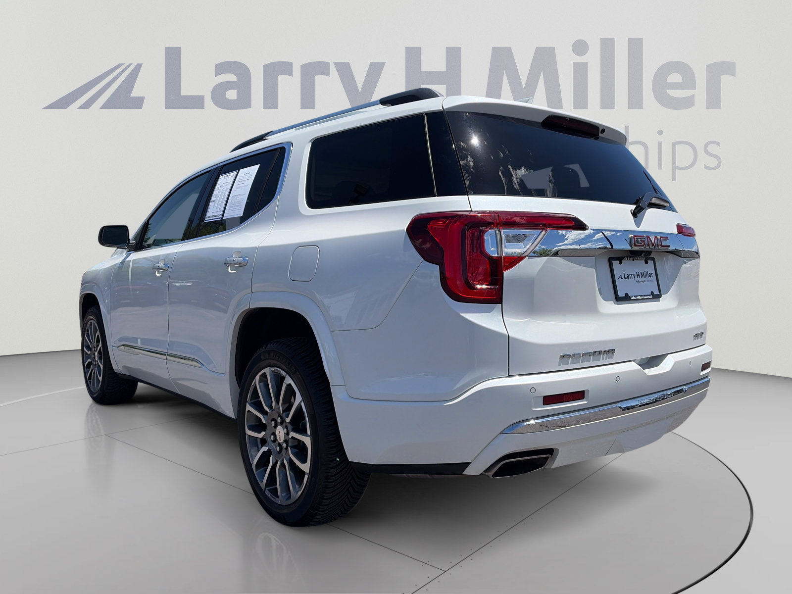 Used 2021 GMC Acadia Denali w/ Denali Ultimate Package AWD/4WD image 6