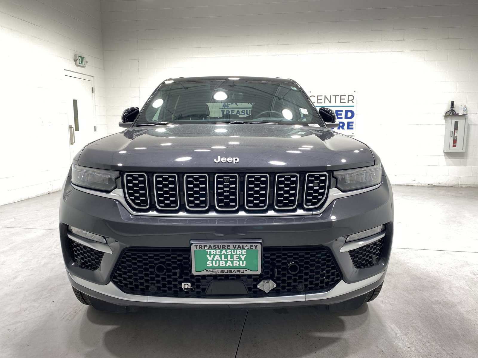 Used 2024 Jeep Grand Cherokee Summit AWD/4WD image 3