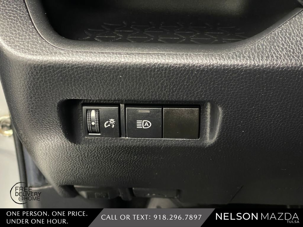 Used 2020 Toyota RAV4 LE AWD/4WD image 27