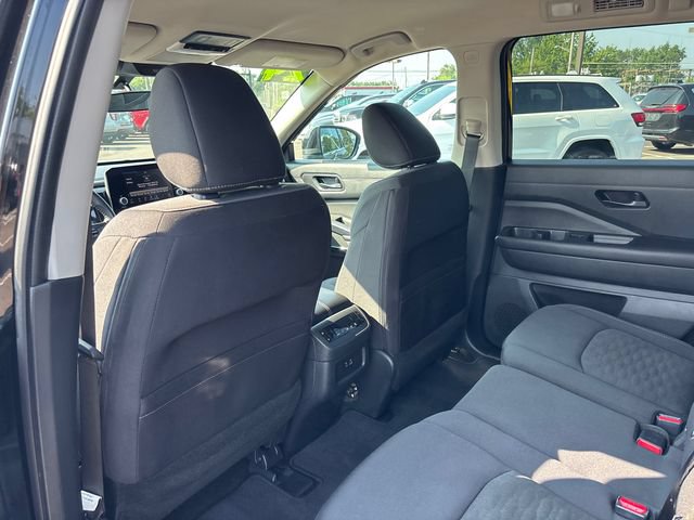 Used 2024 Nissan Pathfinder SV FWD image 9