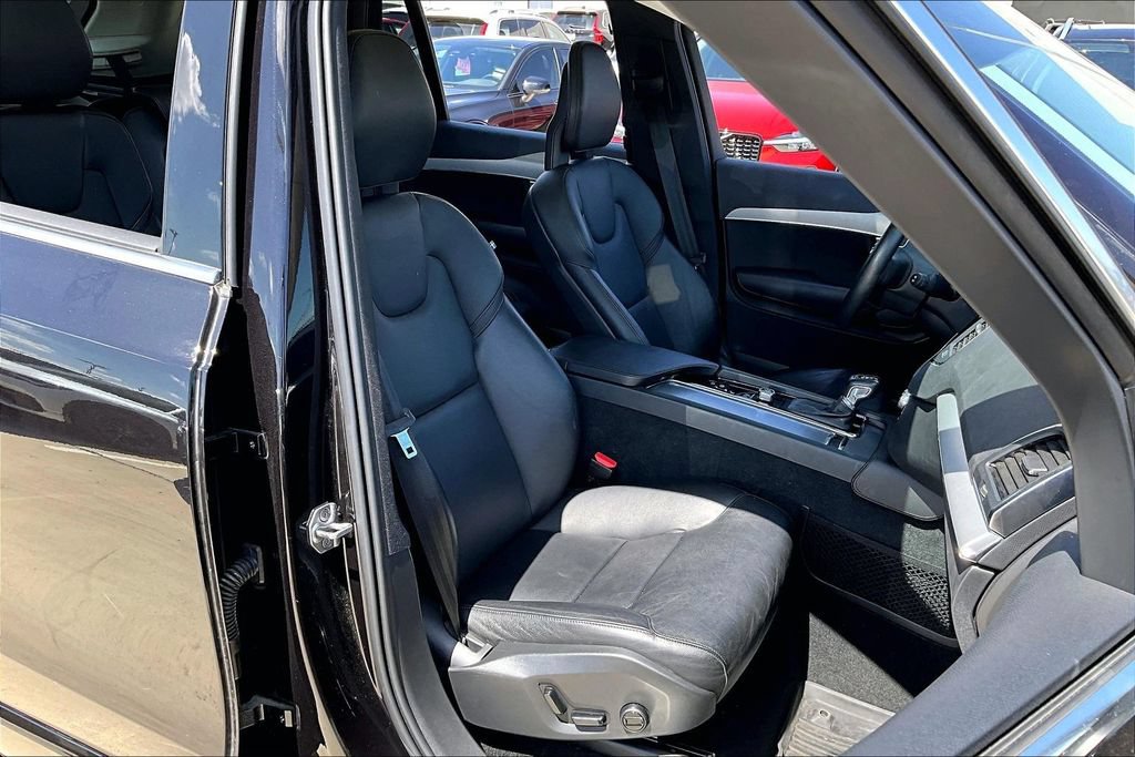 Used 2021 Volvo XC90 T5 Momentum w/ Climate Package FWD image 6