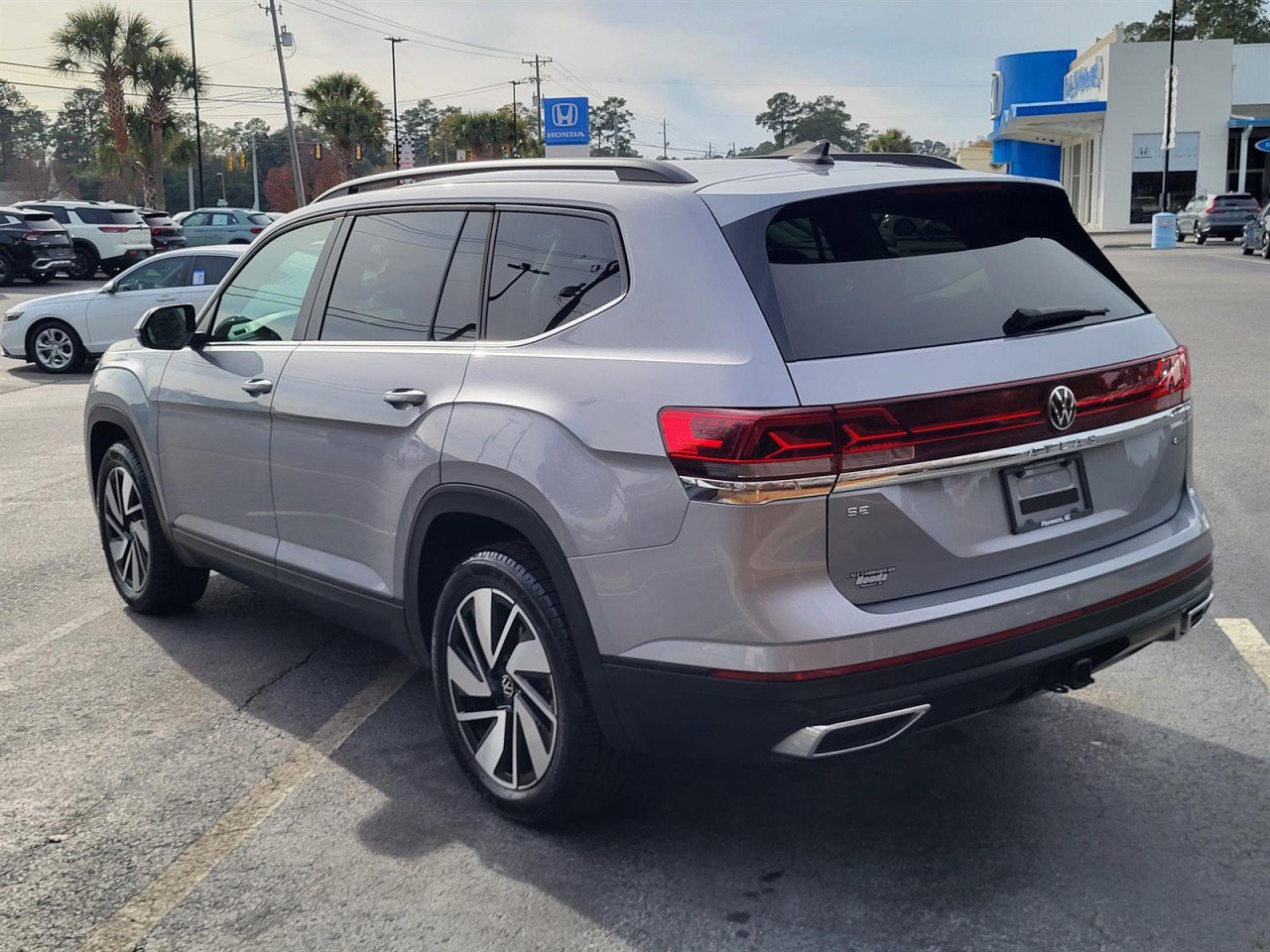 Used 2024 Volkswagen Atlas SE image 6
