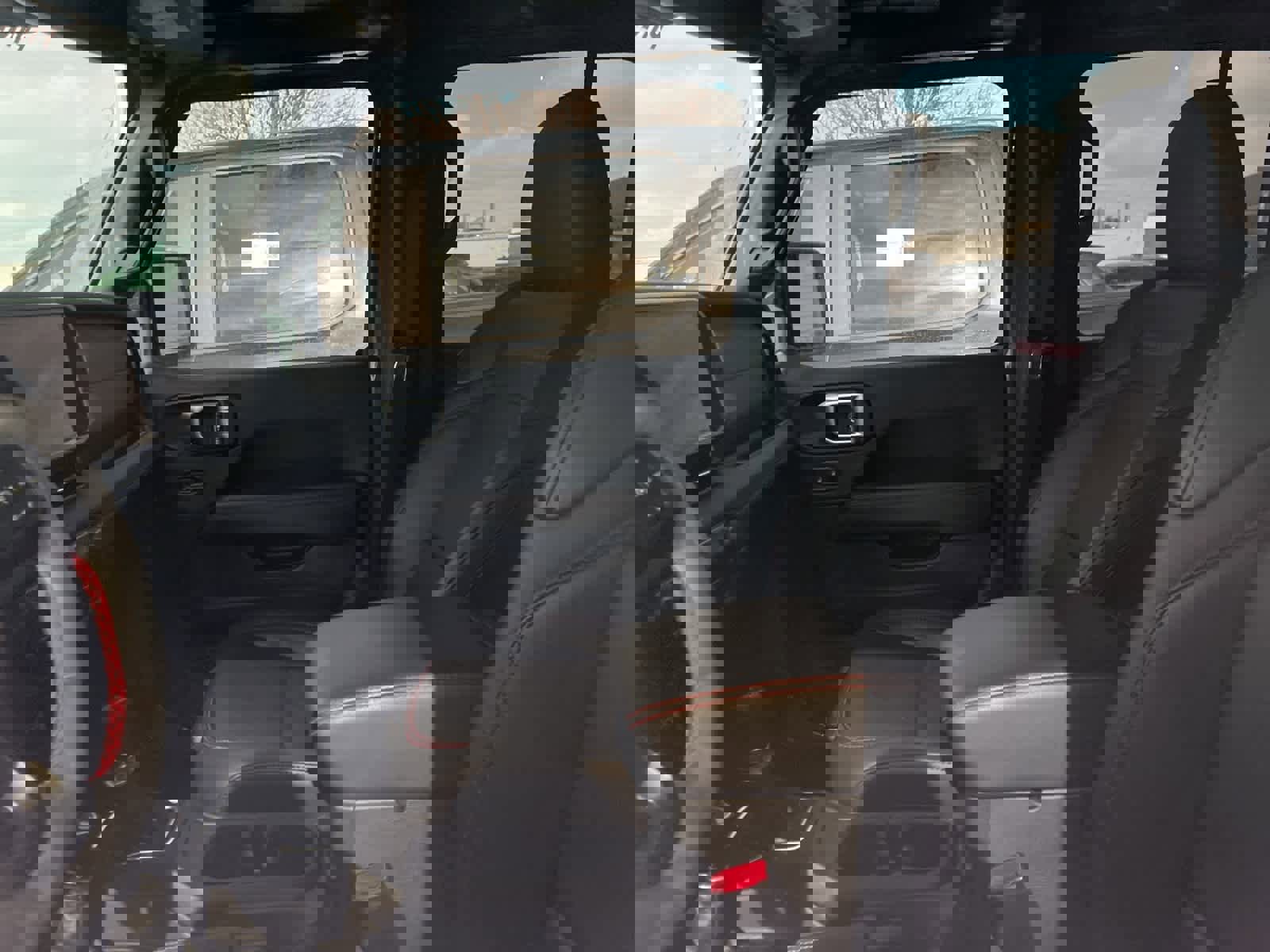 Used 2024 Jeep Wrangler Unlimited Rubicon image 31