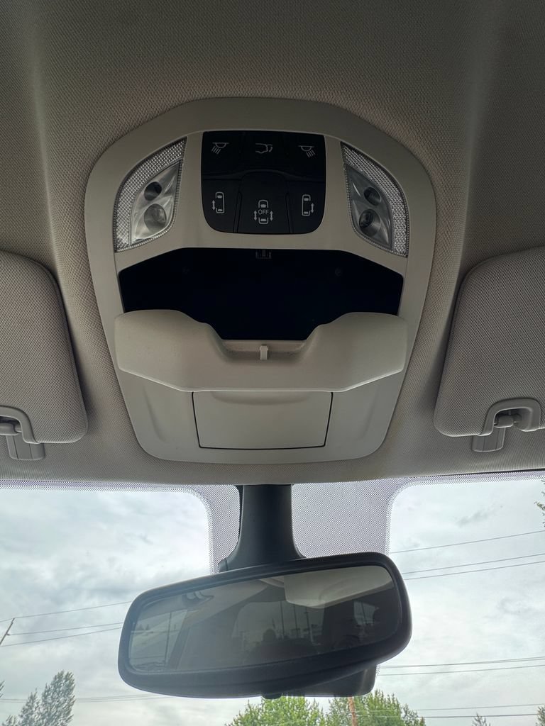 Used 2023 Chrysler Pacifica Touring-L FWD image 22