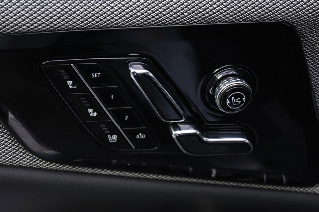 New 2025 Cadillac Optiq Sport 2 w/ LPO, ONYX Package image 14