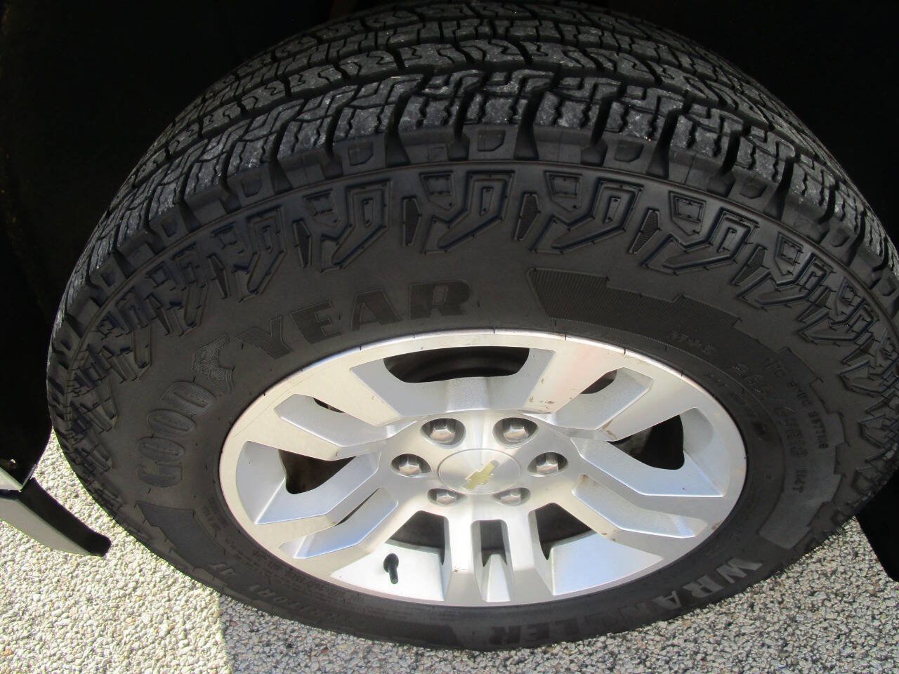 Used 2019 Chevrolet Suburban LT AWD/4WD image 9