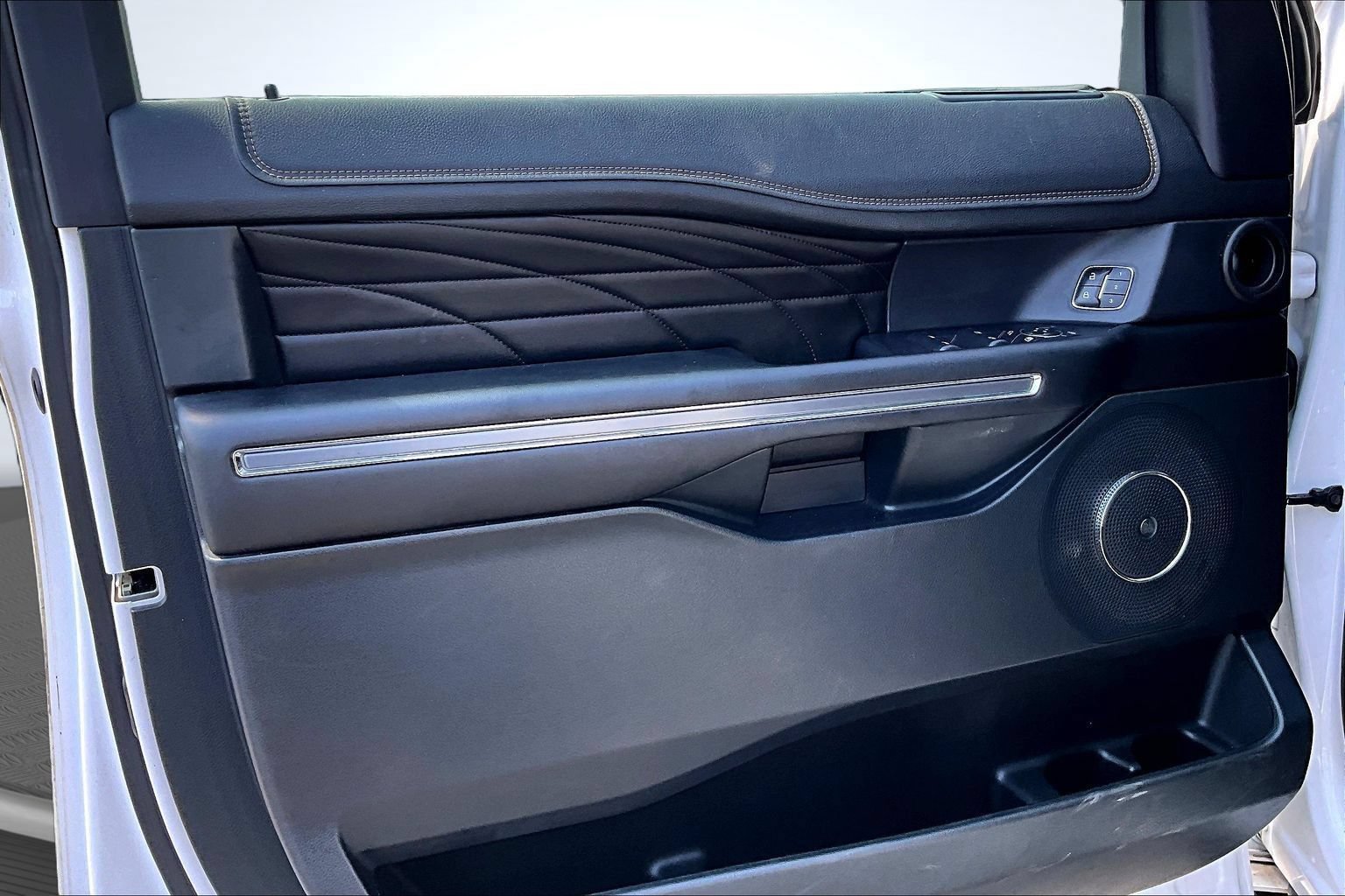 Used 2018 Ford Expedition Platinum AWD/4WD image 17