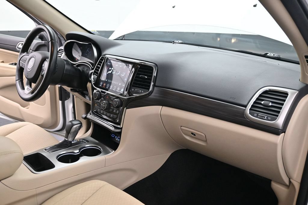 Used 2022 Jeep Grand Cherokee Laredo E AWD/4WD image 28