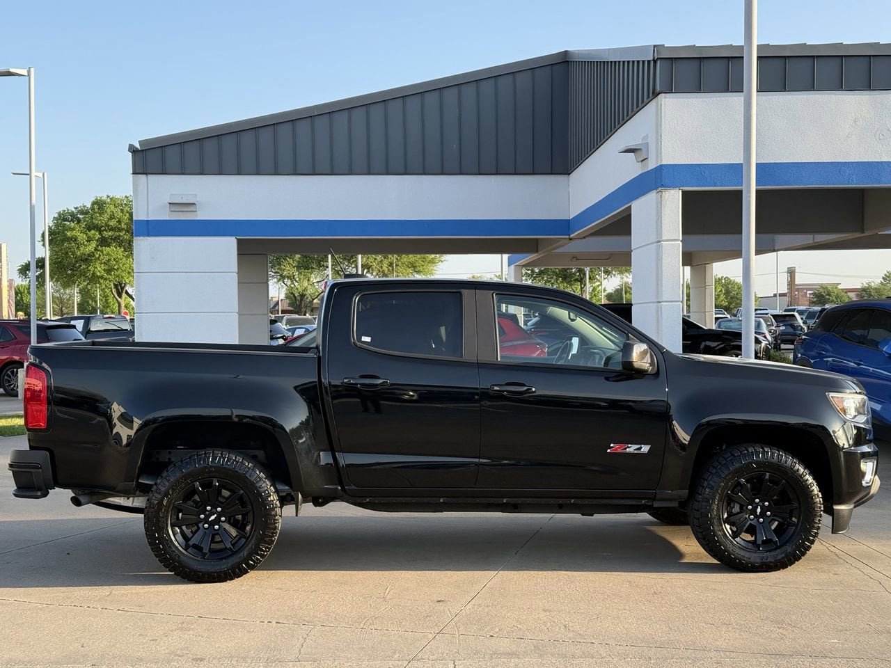 Used 2018 Chevrolet Colorado Z71 w/ Z71 Midnight Edition AWD/4WD image 3