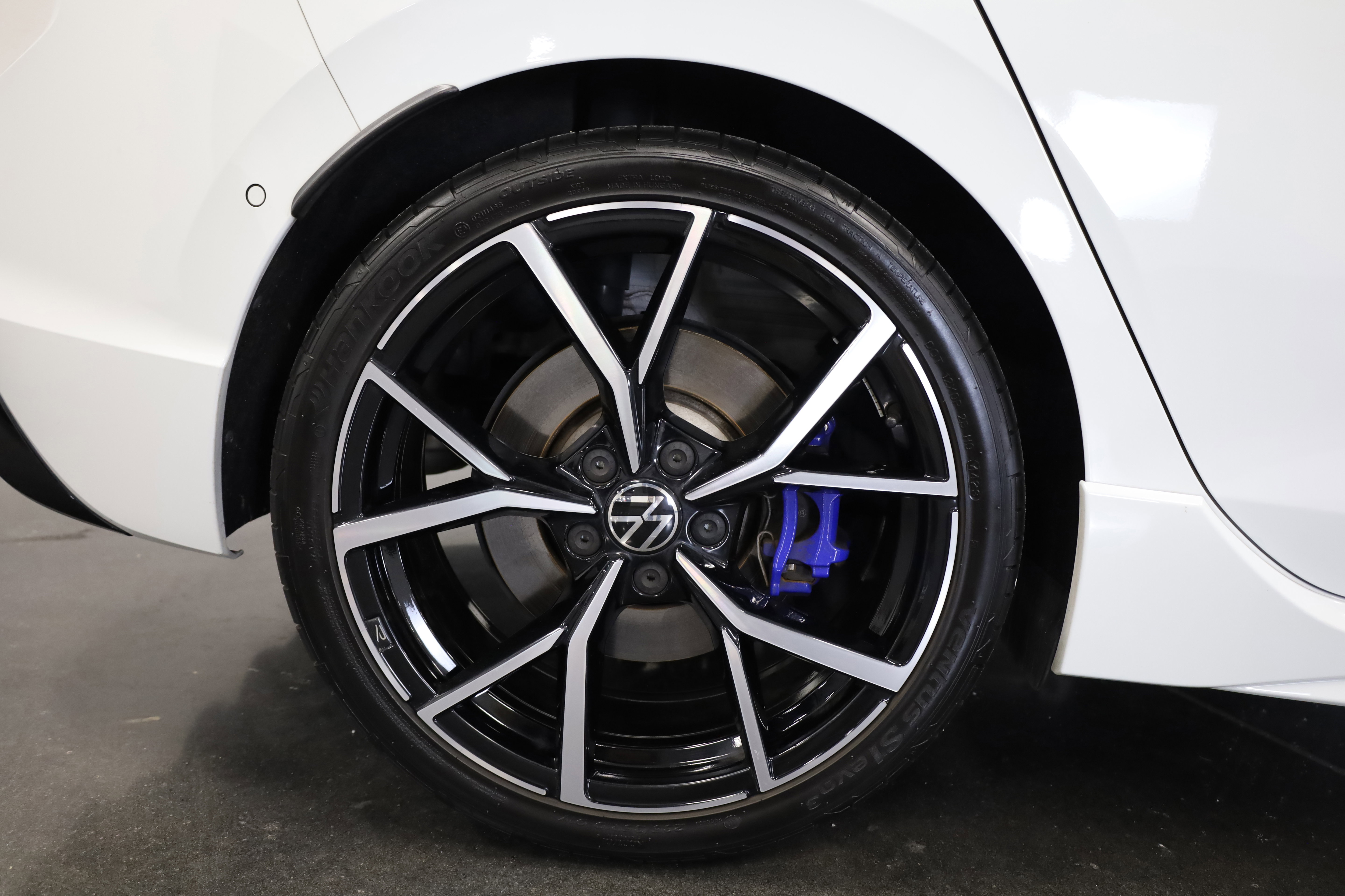 Used 2024 Volkswagen Golf R image 8