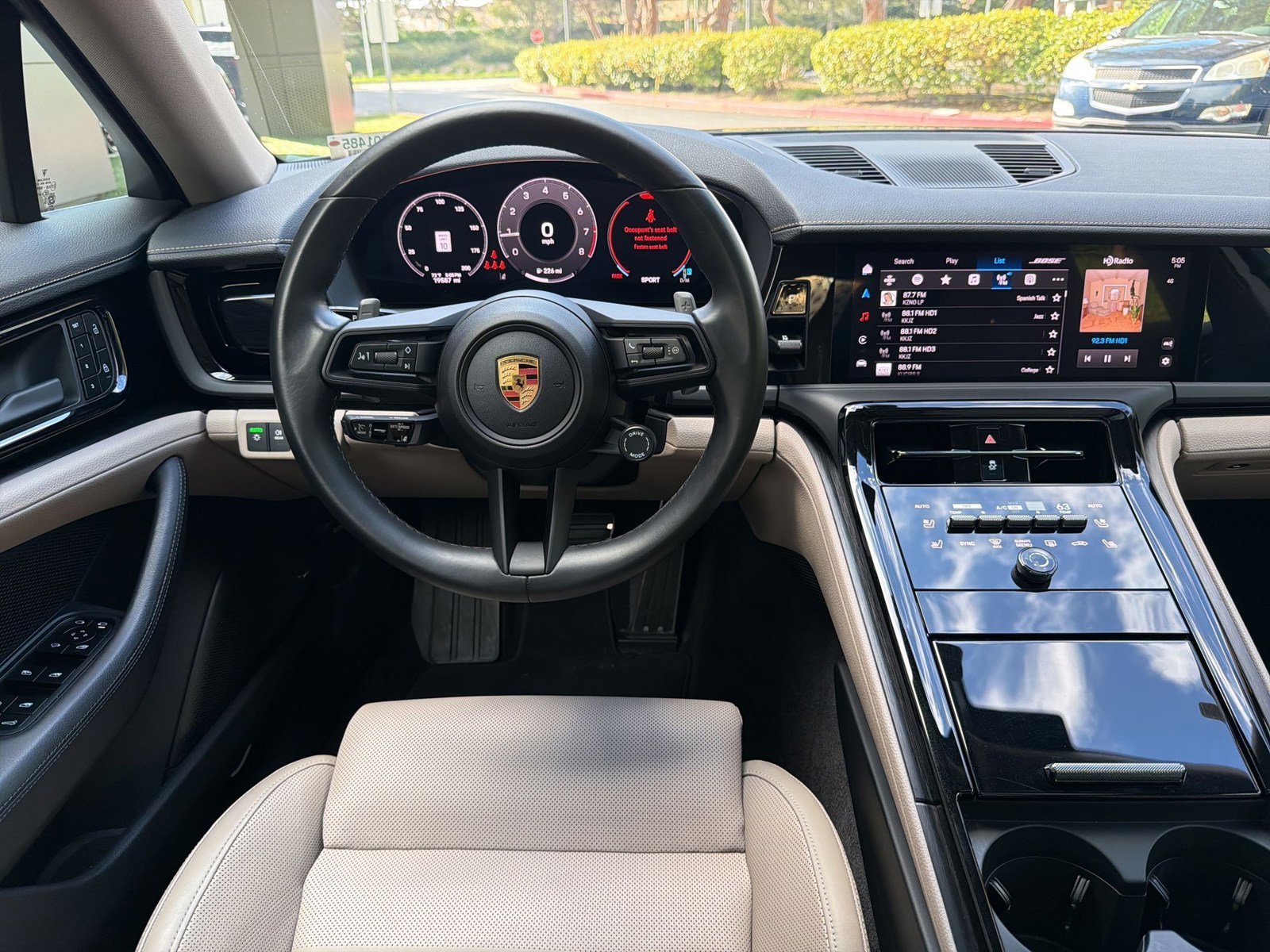 Used 2025 Porsche Panamera image 28