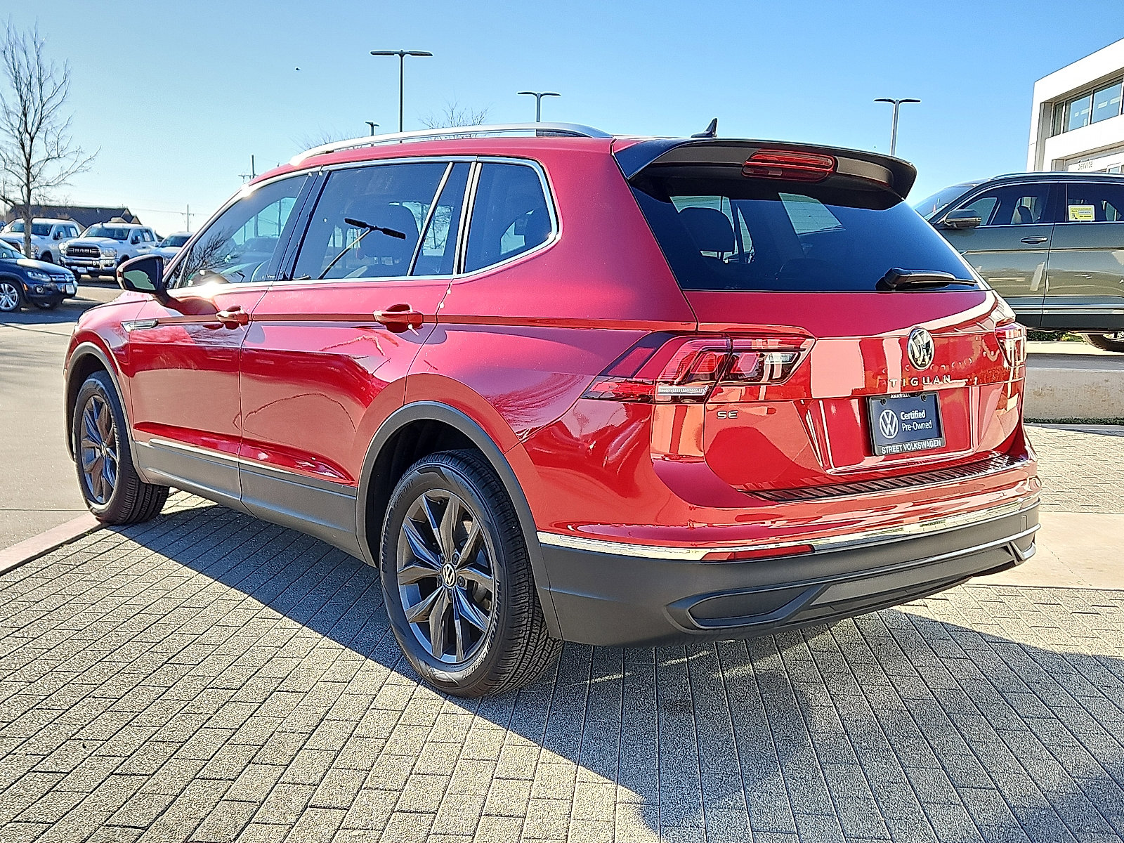 Certified 2023 Volkswagen Tiguan SE w/ Panoramic Sunroof Package image 2