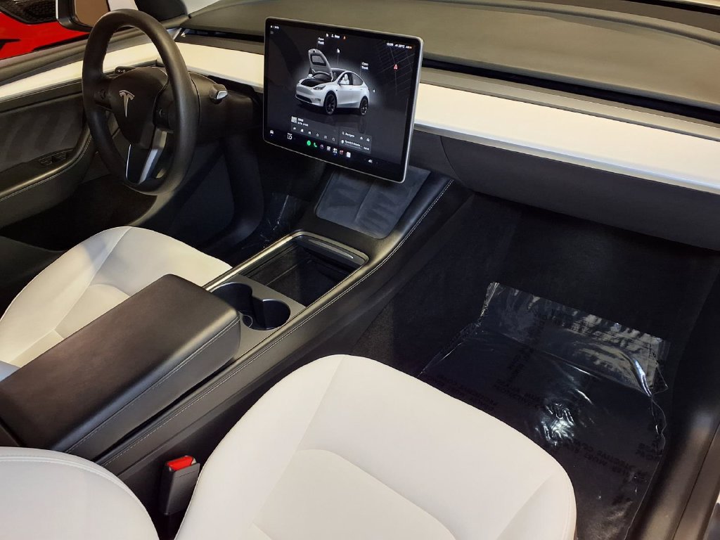 Used 2023 Tesla Model Y Long Range AWD/4WD image 24