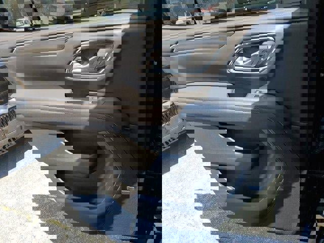 Used 2022 GMC Yukon AT4 image 11