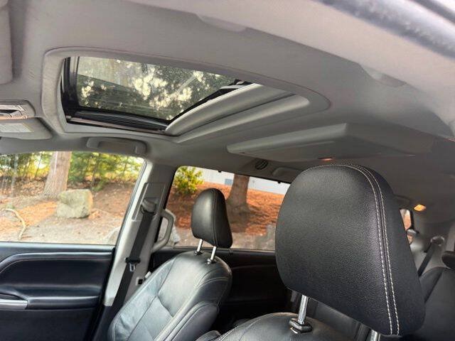 Used 2017 Toyota Sienna SE Premium FWD image 14