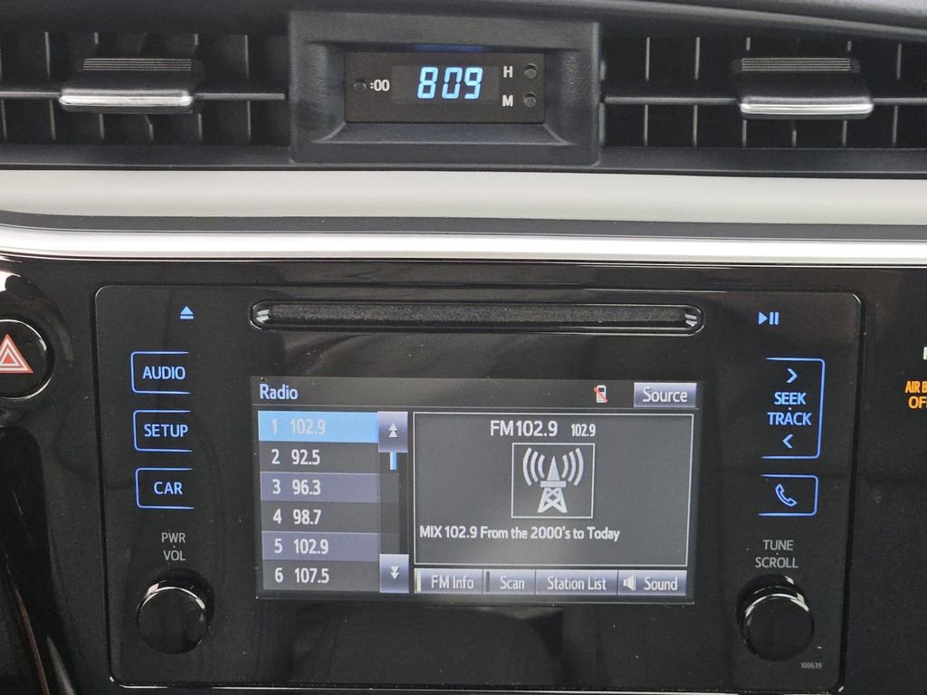 Used 2017 Toyota Corolla LE FWD image 13