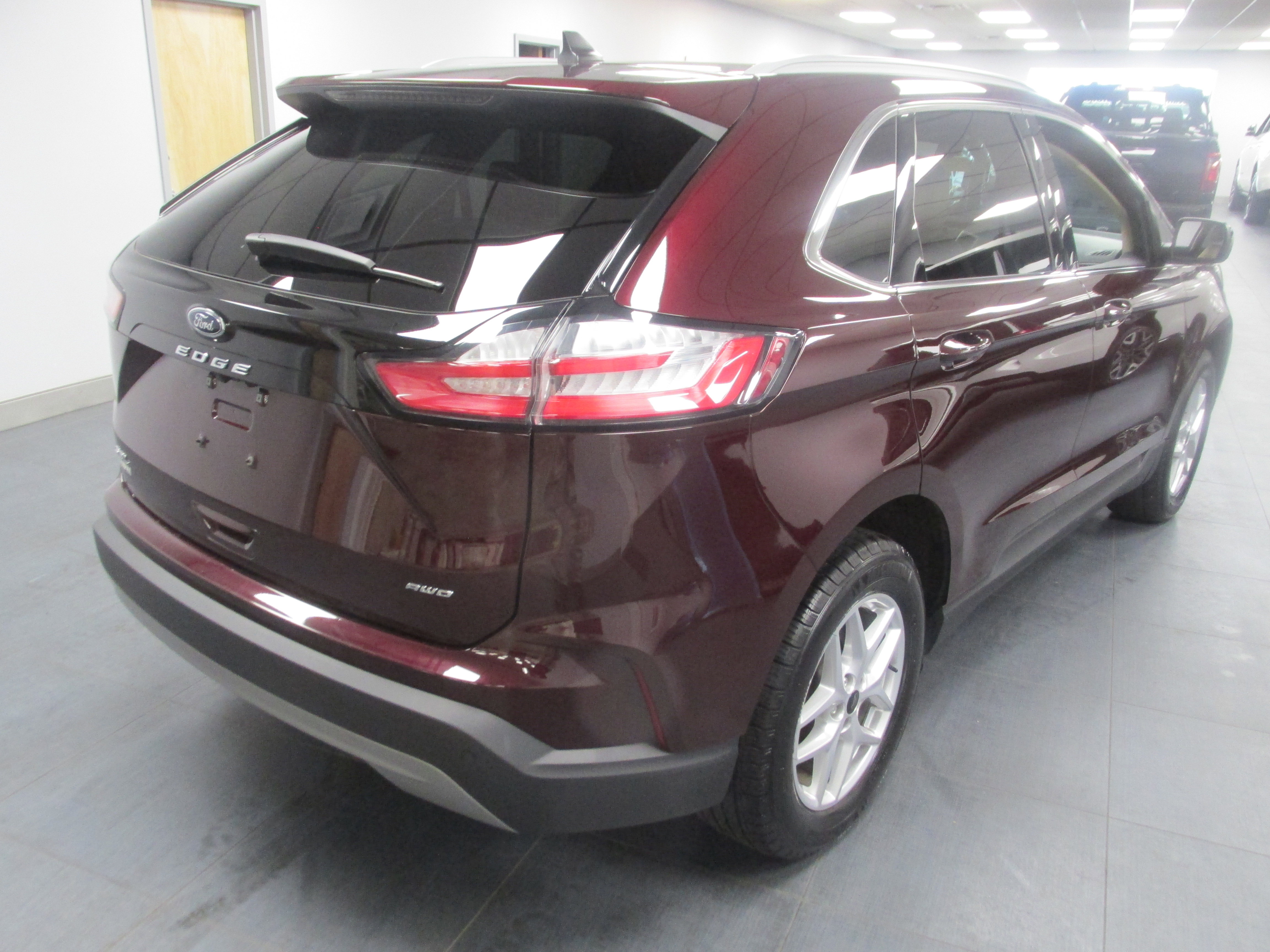 Used 2023 Ford Edge SEL w/ Convenience Package AWD/4WD image 5
