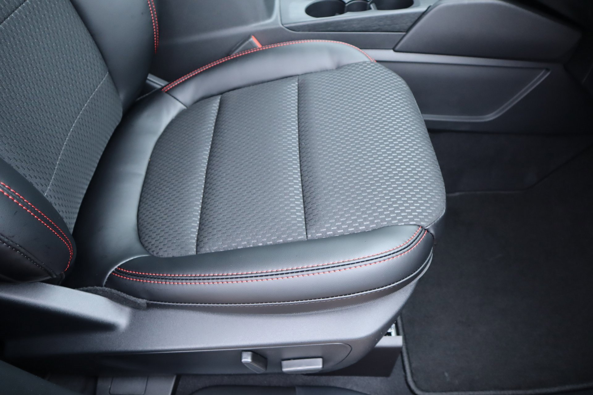 New 2026 Ford Escape ST-Line Select w/ Tech Pack #2 image 15