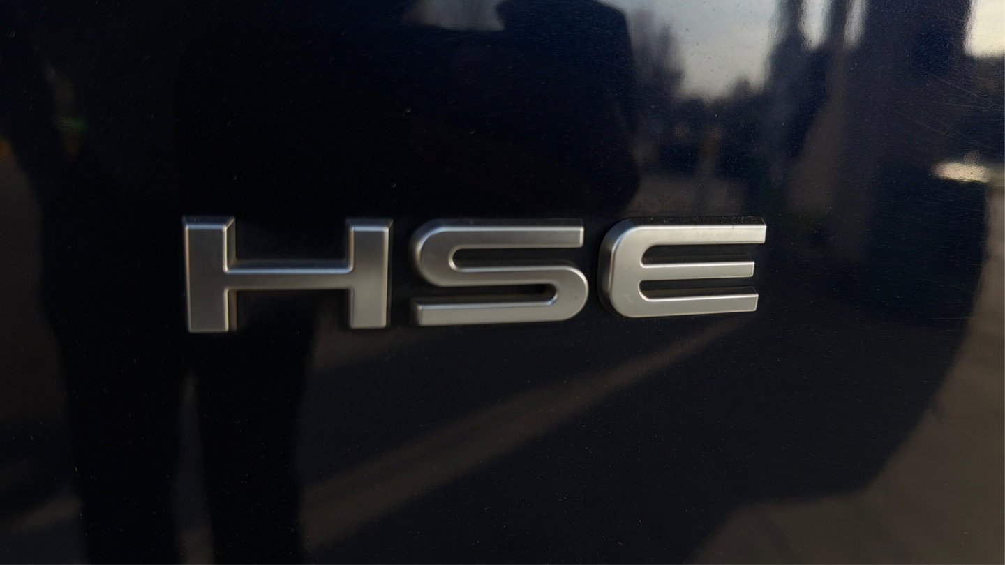 Used 2016 Land Rover Range Rover HSE image 38