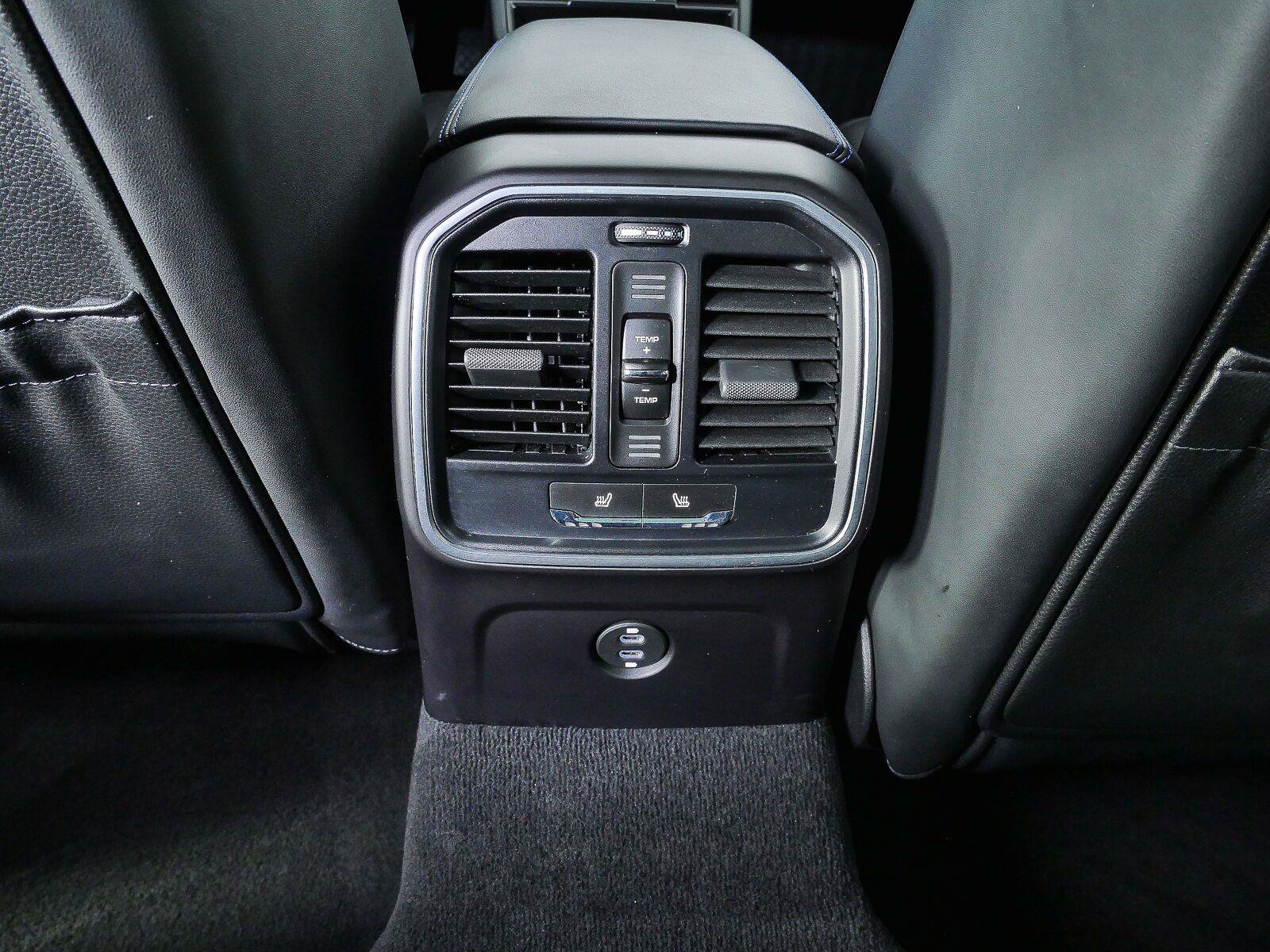 Certified 2023 Porsche Macan S AWD/4WD image 19