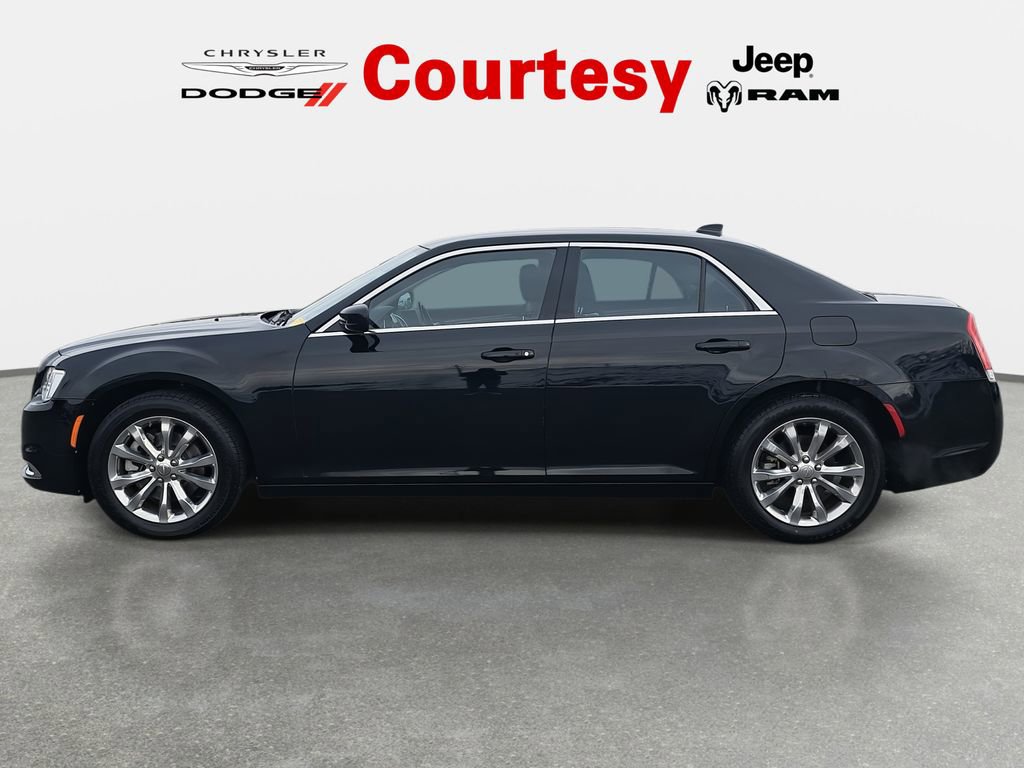 Used 2022 Chrysler 300 Touring AWD/4WD image 8