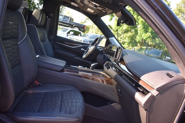 Certified 2024 Cadillac Escalade Sport Platinum w/ Heavy-Duty Trailer Package AWD/4WD image 16