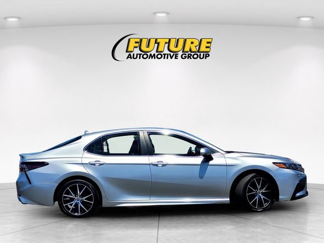 Used 2021 Toyota Camry SE FWD image 3