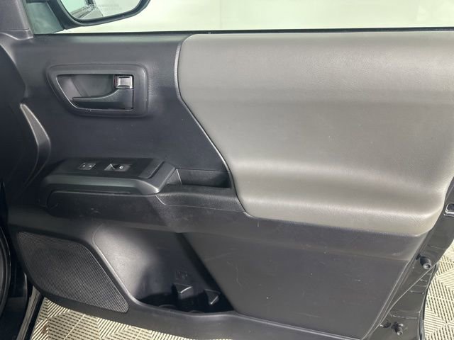 Used 2020 Toyota Tacoma SR AWD/4WD image 25