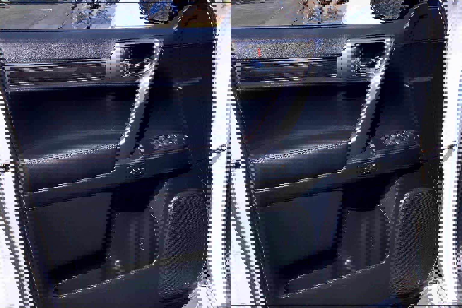 Used 2023 Lexus GX 460 Premium w/ Accessory Package image 22