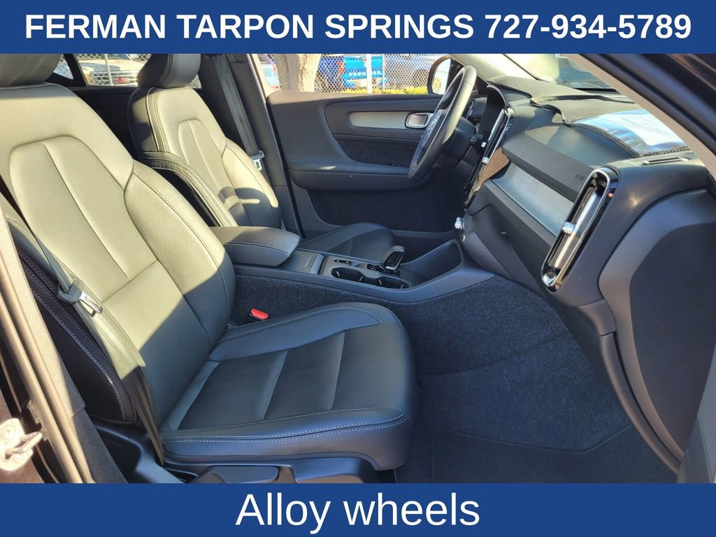 Certified 2025 Volvo XC40 B5 Core image 21