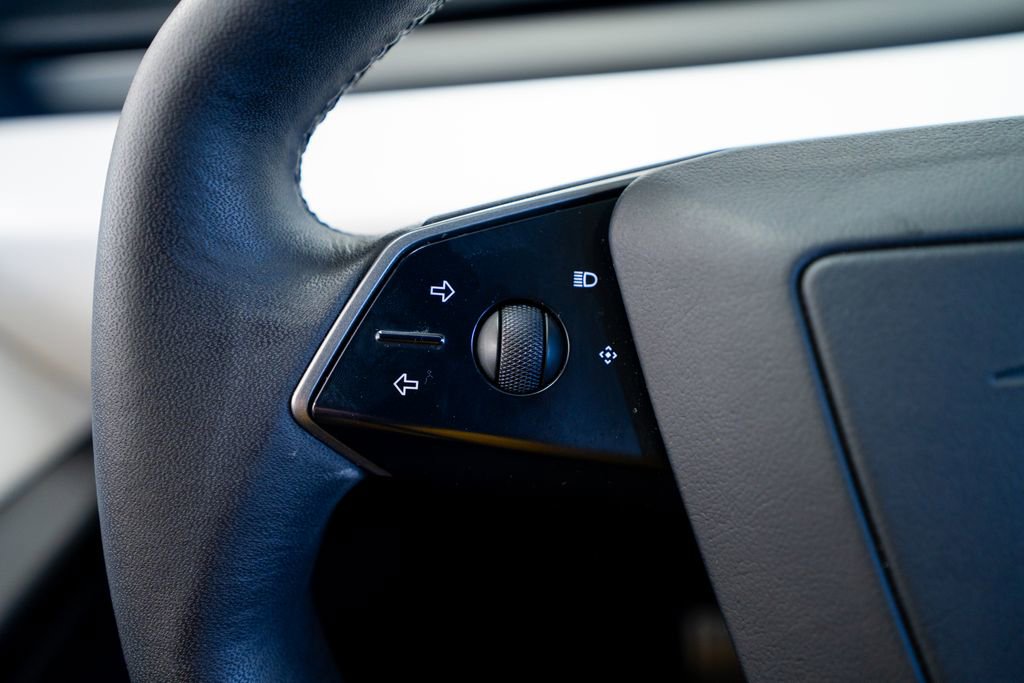 Used 2024 Tesla Cybertruck AWD Crew Cab image 31