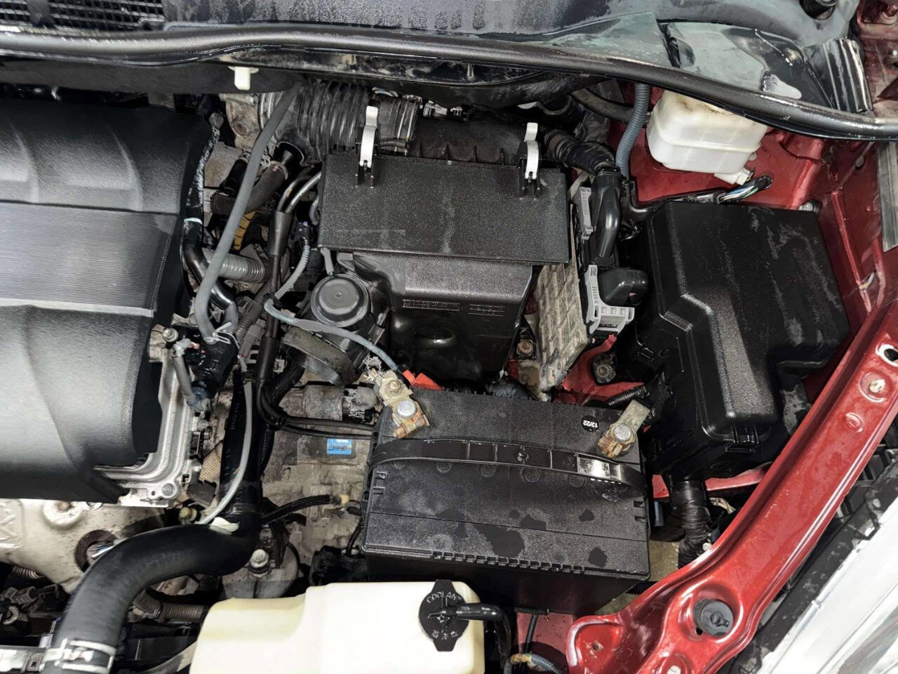 Used 2013 Toyota Sienna XLE image 30