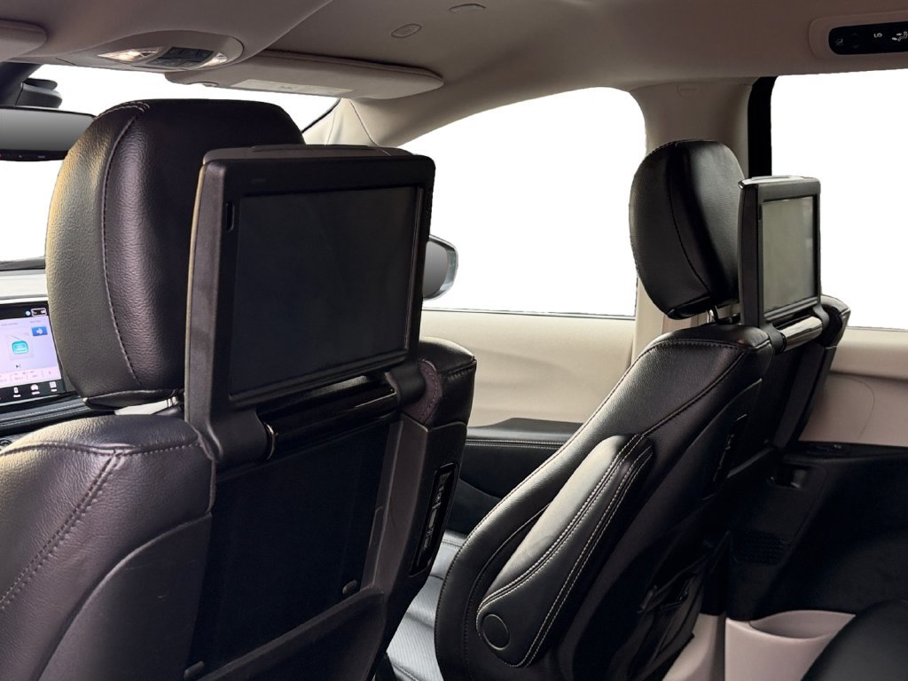 Used 2022 Chrysler Pacifica Touring-L w/ Uconnect Theater Family Group FWD image 13