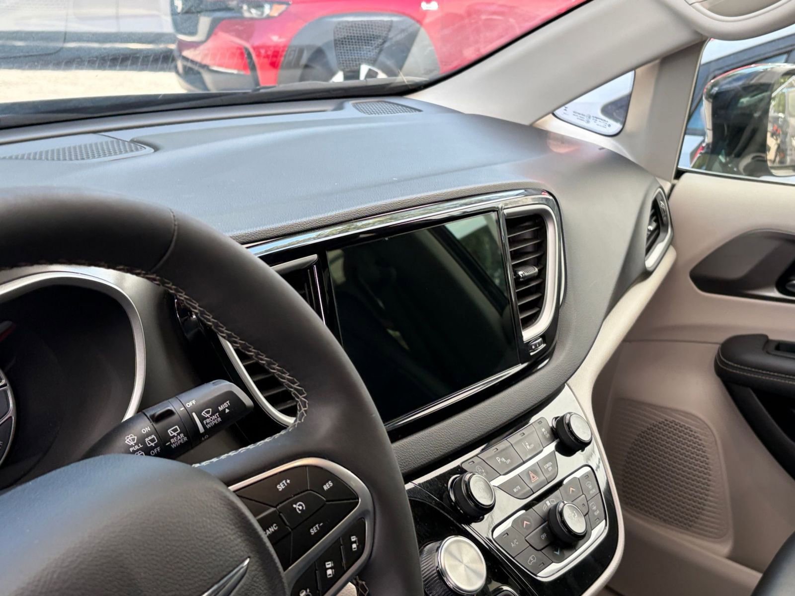 Used 2024 Chrysler Pacifica Touring-L FWD image 38