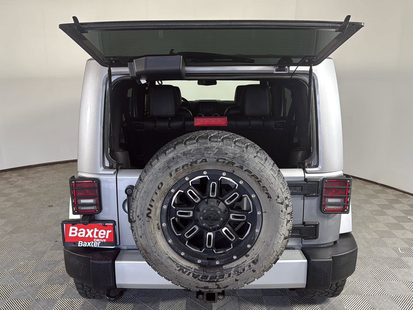 Used 2014 Jeep Wrangler Unlimited Sahara w/ Connectivity Group AWD/4WD image 17