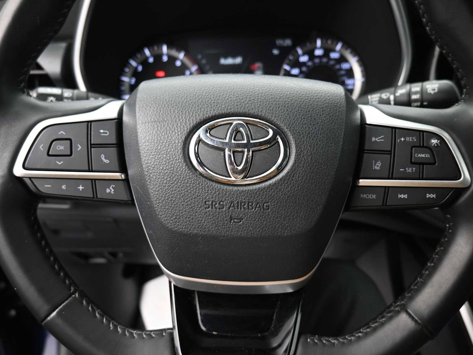 Used 2023 Toyota Highlander XSE AWD/4WD image 6