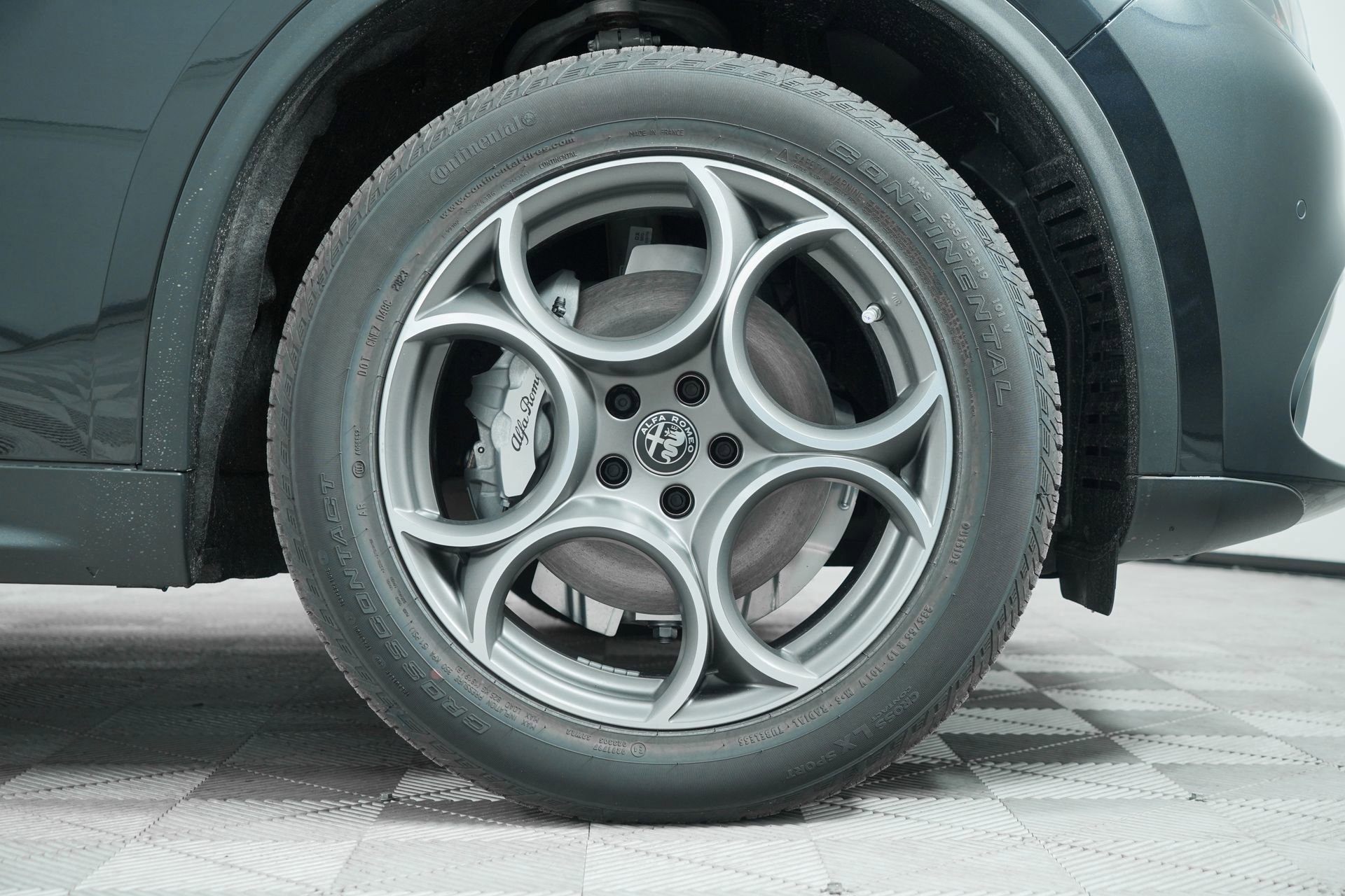 New 2025 Alfa Romeo Stelvio Sprint image 9