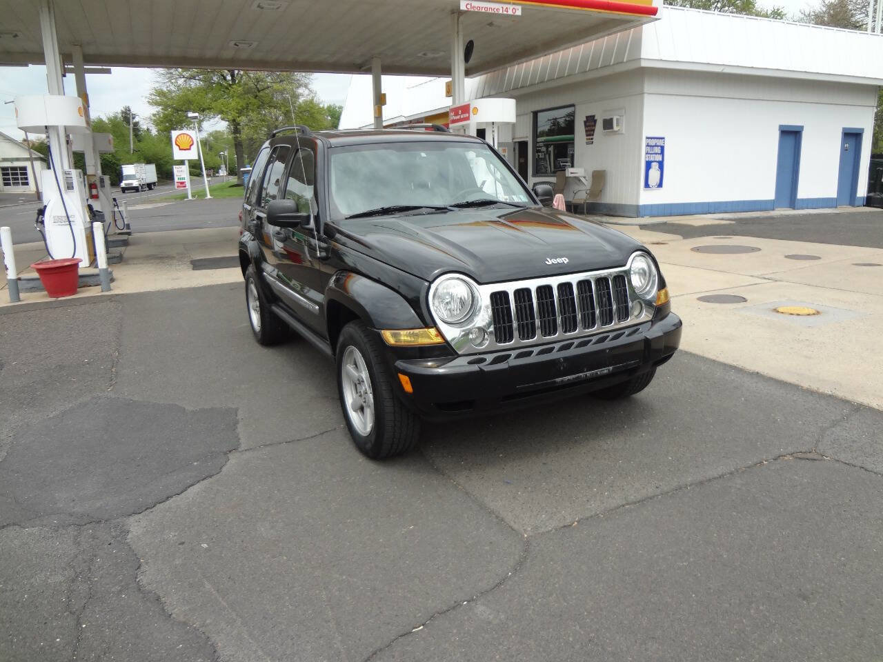 Used 2005 Jeep Liberty Limited AWD/4WD image 6