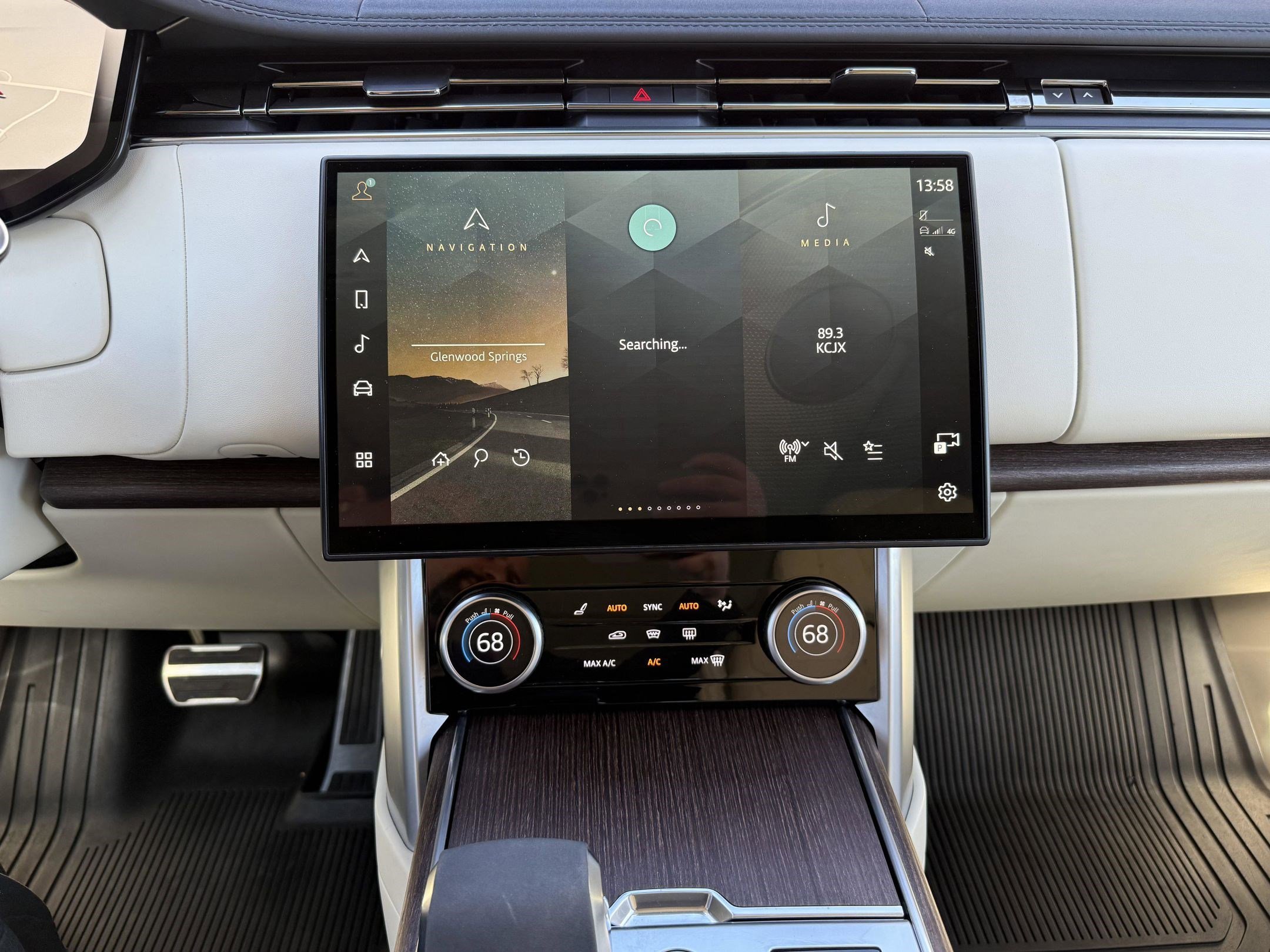 Certified 2023 Land Rover Range Rover SE image 25