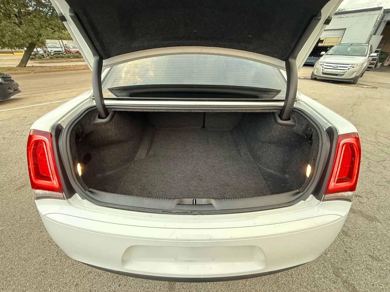Used 2022 Chrysler 300 Touring w/ Sport Appearance Package RWD image 28