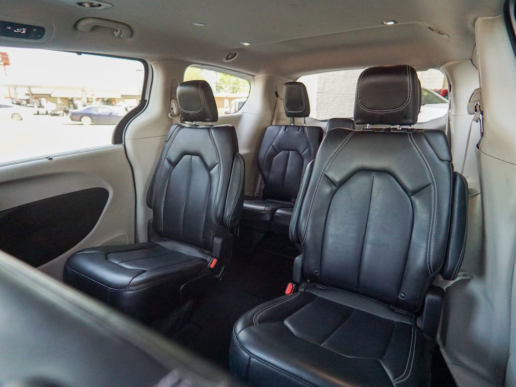 Used 2023 Chrysler Pacifica Touring-L FWD image 33