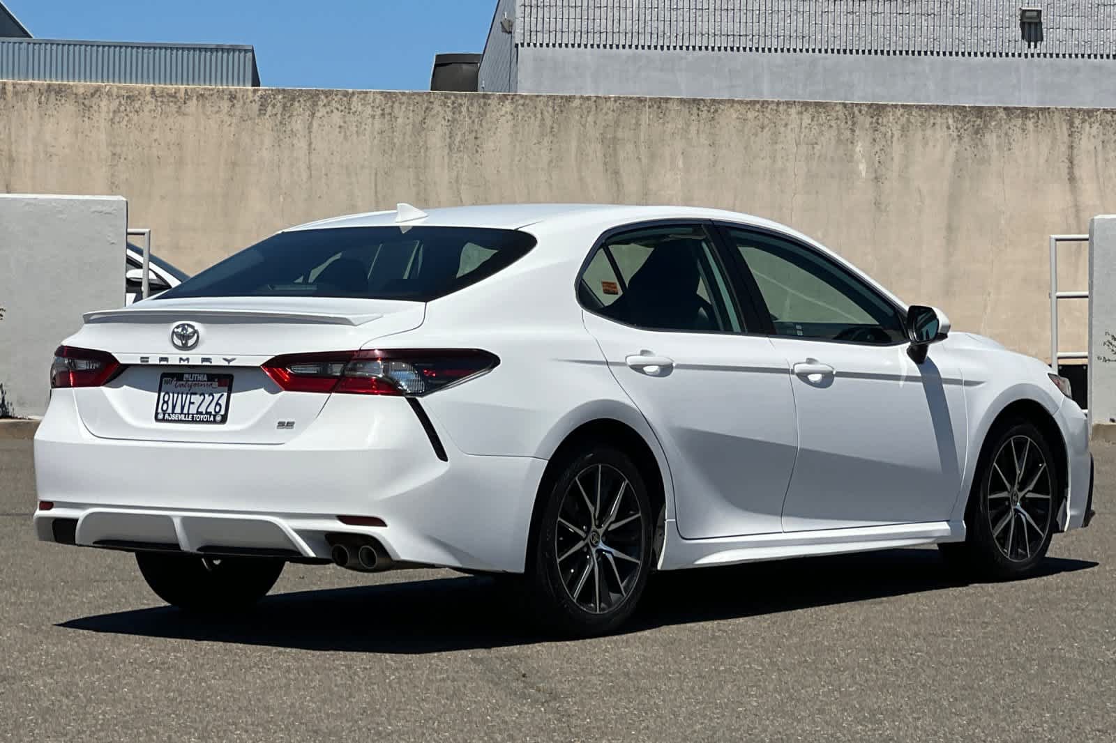 Used 2021 Toyota Camry SE FWD video 2