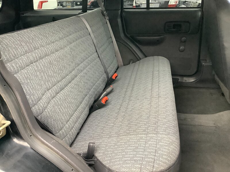 Used 2000 Jeep Cherokee SE RWD image 16