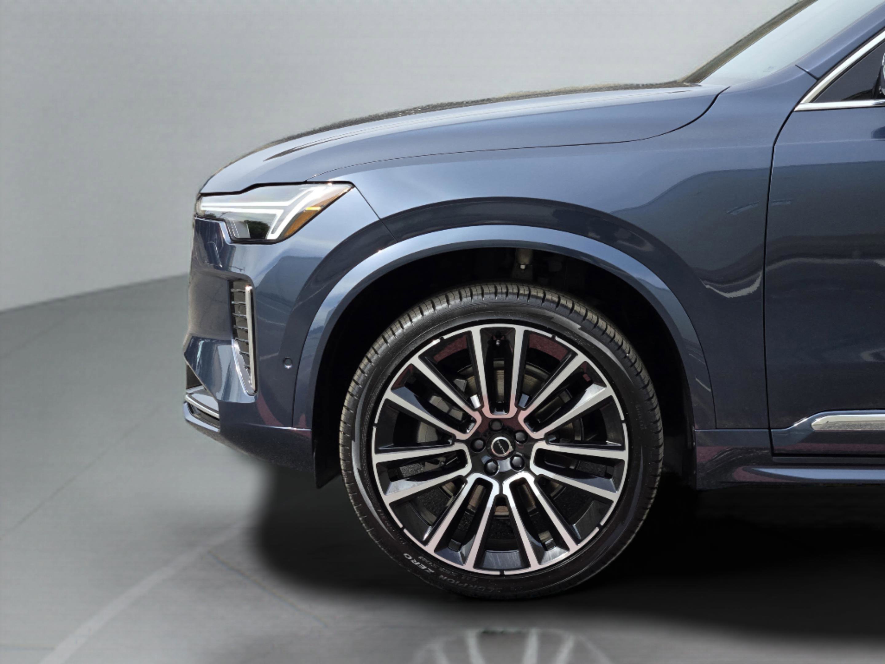 New 2026 Volvo XC90 B6 Plus w/ Protection Package Premier image 29