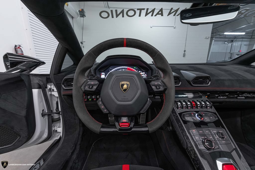 Used 2019 Lamborghini Huracan Performante AWD/4WD image 40