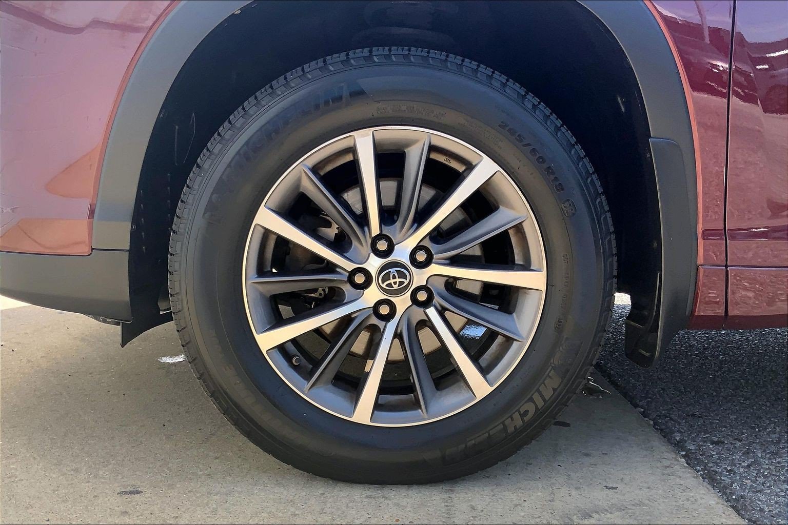 Used 2018 Toyota Highlander XLE AWD/4WD image 11